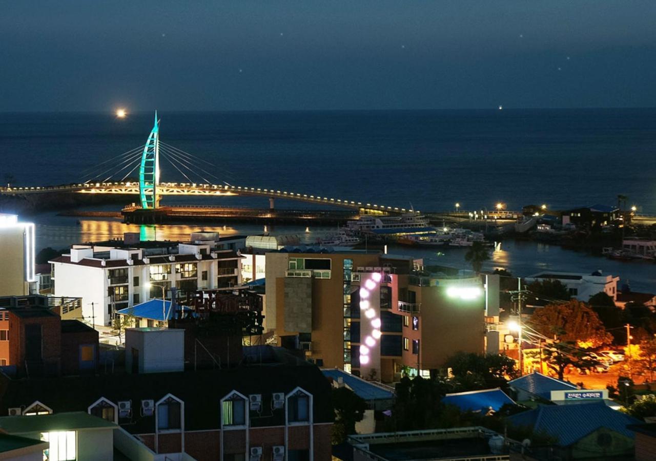Iris Hotel Сеогвипо Екстериор снимка