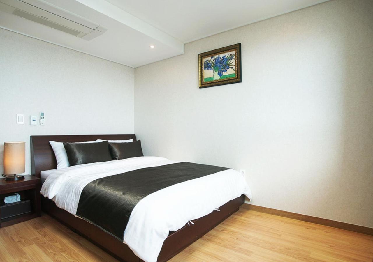Iris Hotel Сеогвипо Екстериор снимка