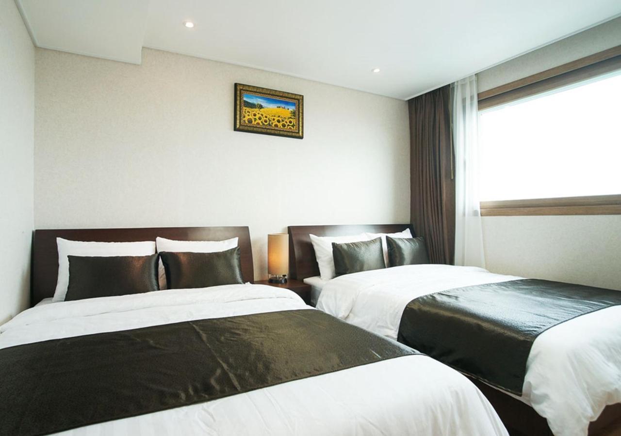 Iris Hotel Сеогвипо Екстериор снимка