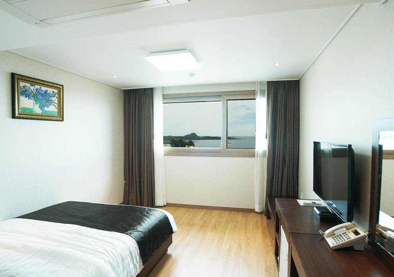 Iris Hotel Сеогвипо Екстериор снимка