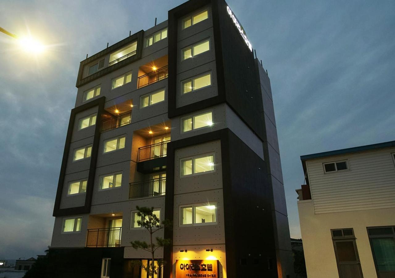 Iris Hotel Сеогвипо Екстериор снимка